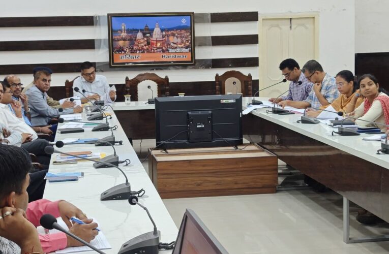 जनपद में सड़क दुर्घटनाओं को नियंत्रित करने के लिए सड़क सुरक्षा नियमों का कड़ाई से पालन किया जाए, भगवानपुर राज्यमार्ग संख्या 344 में कट को बंद कर दिया गया, अपर जिलाधिकारी दीपेंद्र सिंह नेगी की अध्यक्षता में सड़क सुरक्षा एवं दुघर्टना न्यूनीकरण अनुश्रवण समिति की बैठक आयोजित