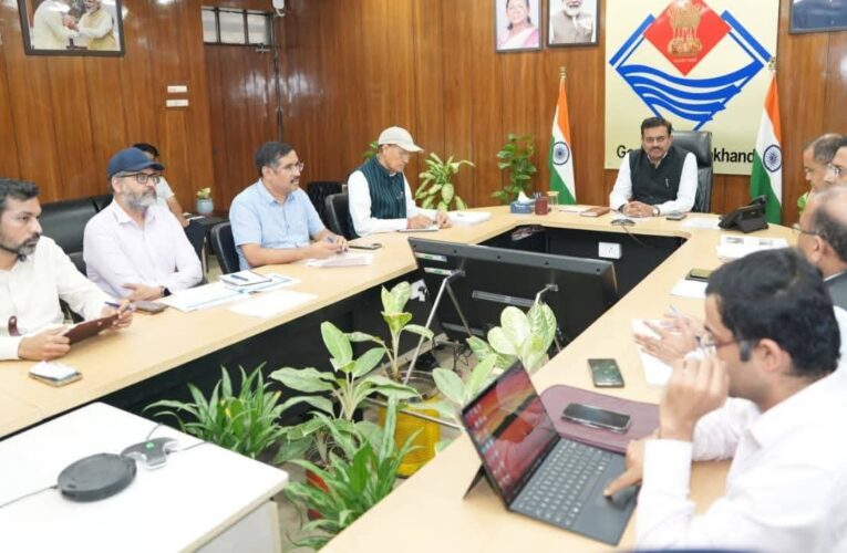 आपदा प्रभावितों के लिए रहने और खाने की उचित व्यवस्था सुनिश्चित की जाए, मुख्य सचिव आनंद बर्द्धन ने प्रदेश में आपदा प्रभावित क्षेत्रों, विशेषकर धराली आपदा प्रभावितों के लिए राहत एवं पुनर्वास कार्यों की समीक्षा की