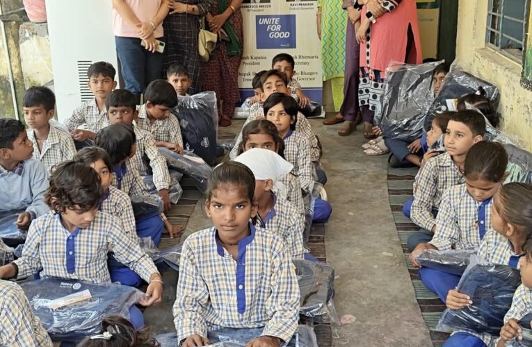 रोटरी क्लब रूड़की सेंट्रल ने “हैप्पी स्कूल में नन्हे दीपक प्रोजेक्ट” के तहत बांटे 100 स्कूल बैग