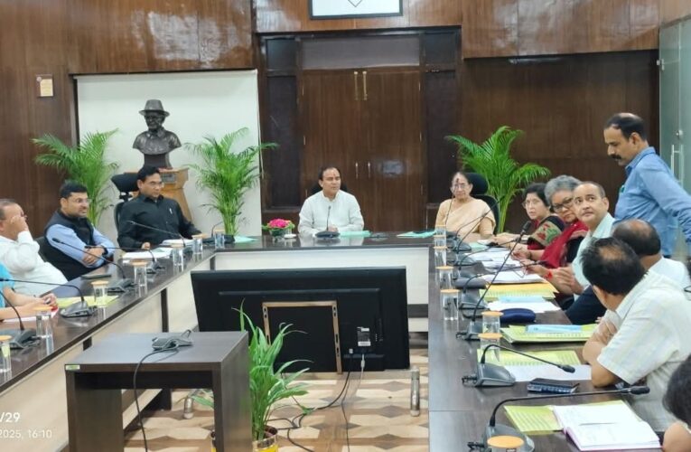 जनपद स्तर पर हो पीसीपीएनडीटी की निरंतर समीक्षा बैठक: डॉ धन सिंह रावत, बिना डॉक्टर की सलाह के नहीं मिलेगी गर्भ संबंधी दवाएं, राज्य पर्यवेक्षण बोर्ड की बैठक में अधिकारियों को दिए ठोस निर्देश