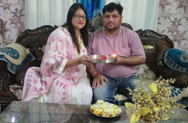 भाई-बहन के अटूट स्नेह और विश्वास का पर्व रक्षाबंधन उल्लास के साथ मनाया गया, बहनों ने आरती की थाली में चंदन, अक्षत, मिठाई और राखी सजा कर भाइयों की कलाई पर स्नेह की पवित्र डोर बांधी और उनकी लंबी उम्र की कामना की