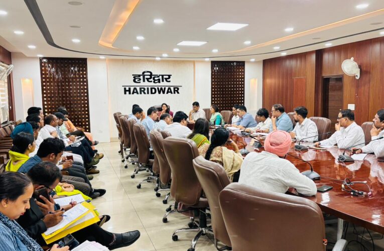 स्वच्छता के कार्य में समूह की महिलाओं का सहयोग लिया जाएगा, मुख्य विकास अधिकारी आकांक्षा कोंडे की अध्यक्षता में ग्रामीण क्षेत्रों की स्वच्छता को लेकर महत्वपूर्ण बैठक आयोजित