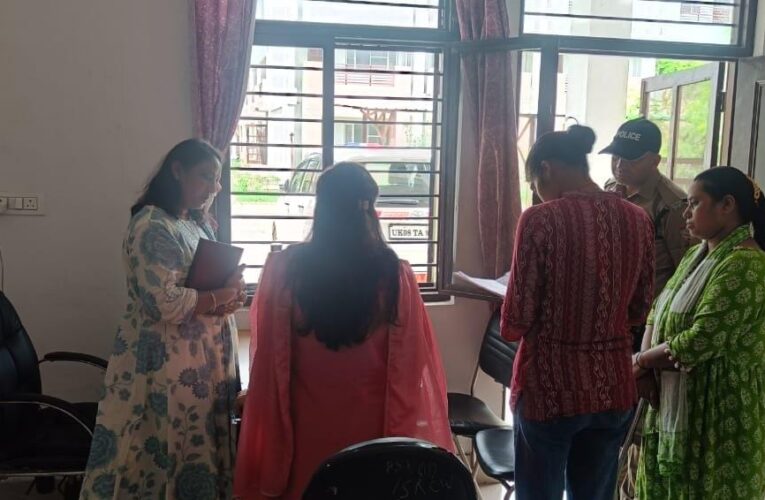 सीडीओ आकांक्षा कोण्डे ने किया वन स्टॉप सेंटर और कामकाजी महिला सेंटर का औचक निरीक्षण, लापरवाही पर एमटीएस को हटाने का आदेश