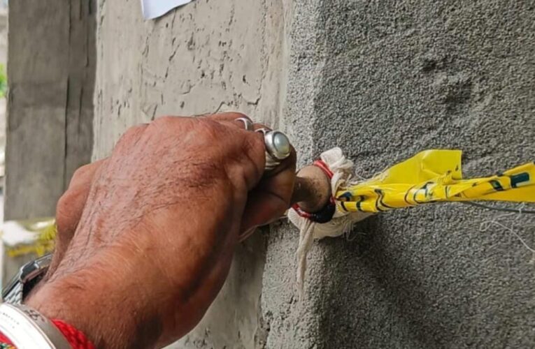 Haridwar: एचआरडीए की ताबड़तोड़ कार्रवाई, आर्य नगर चौक में अनधिकृत निर्माण को किया सील, भगवानपुर में काम्प्लेक्स में बन रही 50-60 दुकानों के निमार्ण कार्य सील