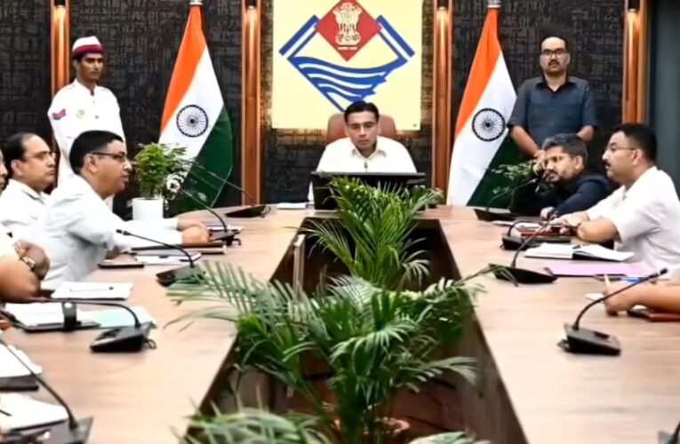 यूपी में बर्ल्ड फ्लू की पुष्टि के बाद देहरादून जिला प्रशासन अलर्ट, बर्ल्ड फ्ल्यू की रोकथाम को डीएम ने ली अहम बैठक, अन्य प्रदेशों से आने वाले जिंदा मुर्गे, अंडे और मुर्गा मांस पर अग्रिम आदेशों तक रोक