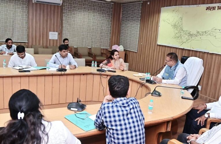 भारी वर्षा के कारण किसानों के फसलों की क्षति का आंकलन कराते हुए उसका मुवावजा किसानों त्वरित उपलब्ध कराए: कृषि मंत्री गणेश जोशी, जनपद के सभी किसानों के बीमा कराया जाय इसके लिए अधिक से अधिक किसानों को जागरूक करें