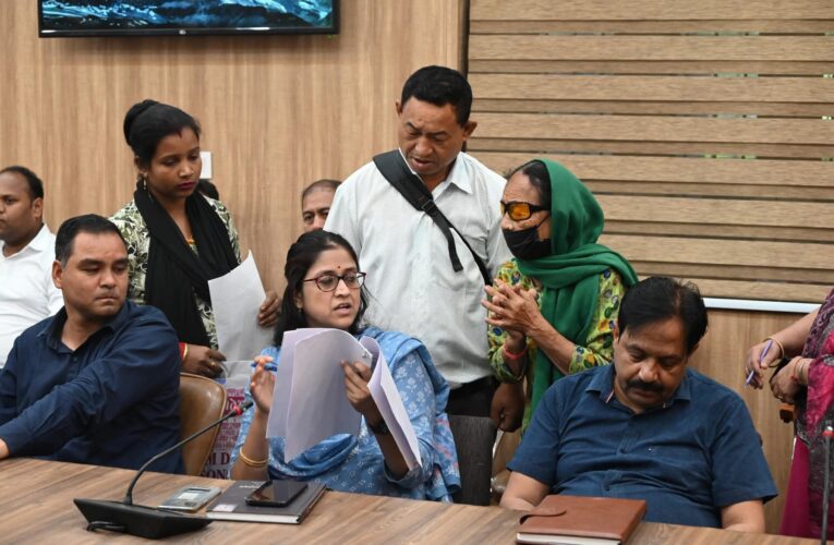 देहरादून: क्लेक्ट्रेट में सोमवार को लगा जनता दरबार, सुनी 125 लोगों की समस्याएं, सरकारी संपत्ति पर अतिक्रमण की शिकायत, जिला प्रशासन द्वारा सख्त प्रवर्तन कार्रवाई तय