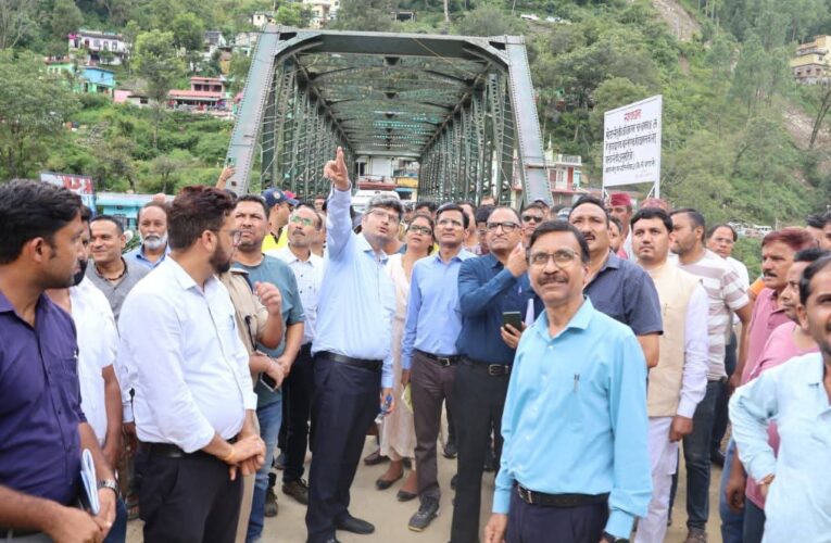 थराली में आपदा प्रभावित क्षेत्रों के लिए भारत सरकार की अंतरमंत्रालयीय टीम  ने हवाई सर्वे कर किया विस्तृत सर्वेक्षण