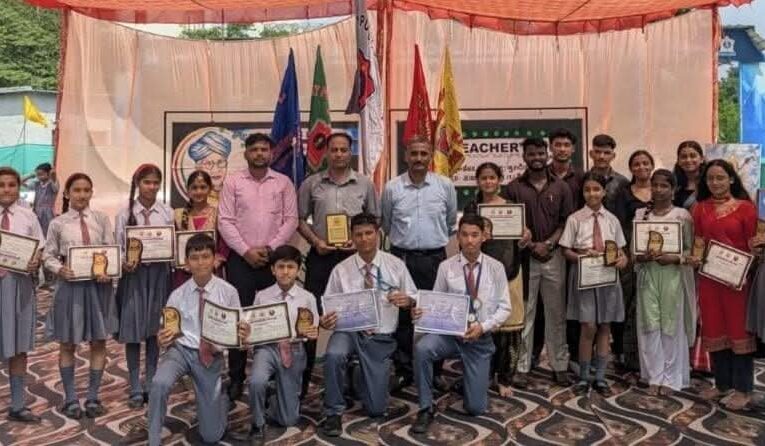 आर्मी पब्लिक स्कूल नंबर दो रुड़की में शिक्षक दिवस गरिमापूर्ण ढ़ंग से मनाया गया, प्रधानाचार्य ने खेलों में उत्कृष्ट प्रदर्शन करने वाले छात्रों को किया सम्मानित