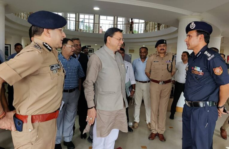 मुख्यमंत्री पुष्कर सिंह धामी ने जॉलीग्रांट एयरपोर्ट पहुंचकर पीएम मोदी के दौरे की तैयारियों का लिया जायजा, अधिकारियों को सभी व्यवस्थाओं को समयबद्धता के साथ सुनिश्चित करने के दिए निर्देश