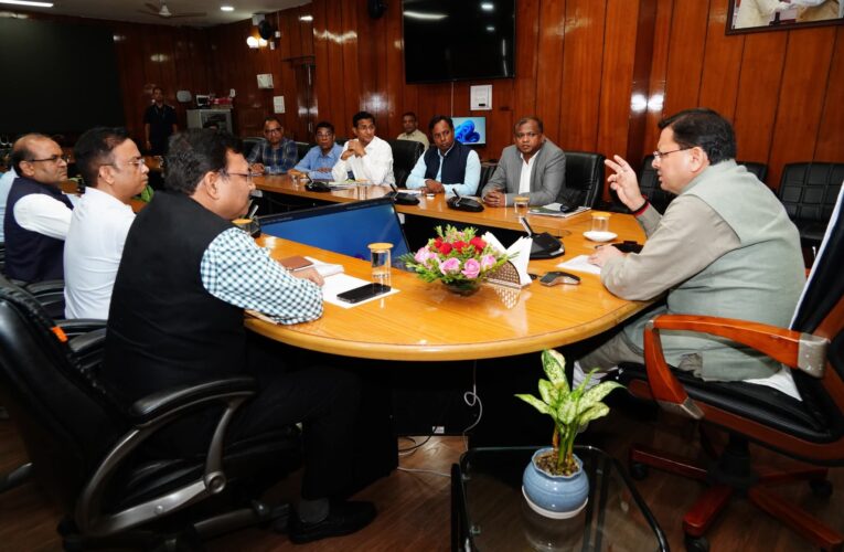 मुख्यमंत्री पुष्कर सिंह धामी से राज्य में आपदा से हुए नुकसान का जायजा लेने आई भारत सरकार की अन्तर-मंत्रालयी टीम ने की भेंट