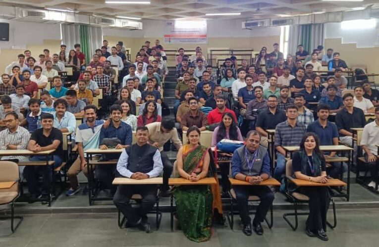 सेबी एवं एनएसई ने वित्तीय साक्षरता को बढ़ावा देने के लिए आईआईटी रुड़की में क्षेत्रीय निवेशक सेमिनार का किया आयोजन, 200 से ज़्यादा छात्र निवेशक जागरूकता सत्रों में शामिल हुए