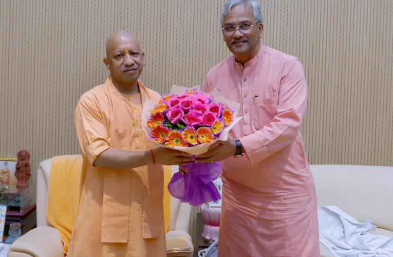 हरिद्वार सांसद त्रिवेंद्र सिंह रावत ने उत्तर प्रदेश के मुख्यमंत्री योगी आदित्यनाथ से की शिष्टाचार भेंट