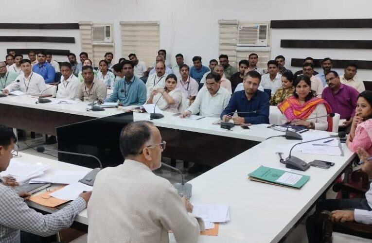 सहकारिता विभाग द्वारा संचालित योजनाओं की जिलाधिकारी ने की समीक्षा