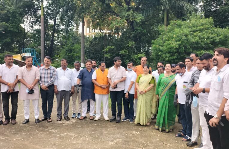 प्रधानमंत्री नरेंद्र मोदी के जन्मदिवस पर सेवा पखवाड़े के अंतर्गत केशव पार्क रुड़की में स्वच्छता अभियान आयोजित