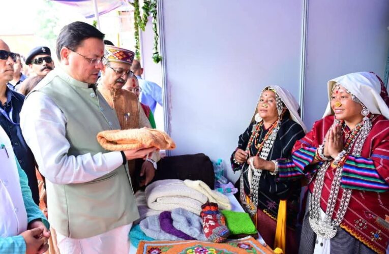 मुख्यमंत्री पुष्कर सिंह धामी ने उत्तराखंड हथकरघा एवं हस्तशिल्प विकास परिषद द्वारा आयोजित कार्यक्रम में किया प्रतिभाग