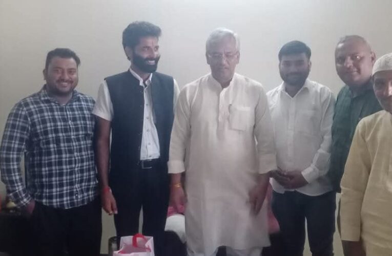 प्रधानों ने संगठन अध्यक्ष श्रवण कुमार के नेतृत्व में हरिद्वार सांसद त्रिवेंद्र सिंह रावत से की मुलाकात, विभिन्न समस्याओं को रखा समक्ष, सुक्ष्म सिचाई सुविधा’ शुरू करने की मांग की