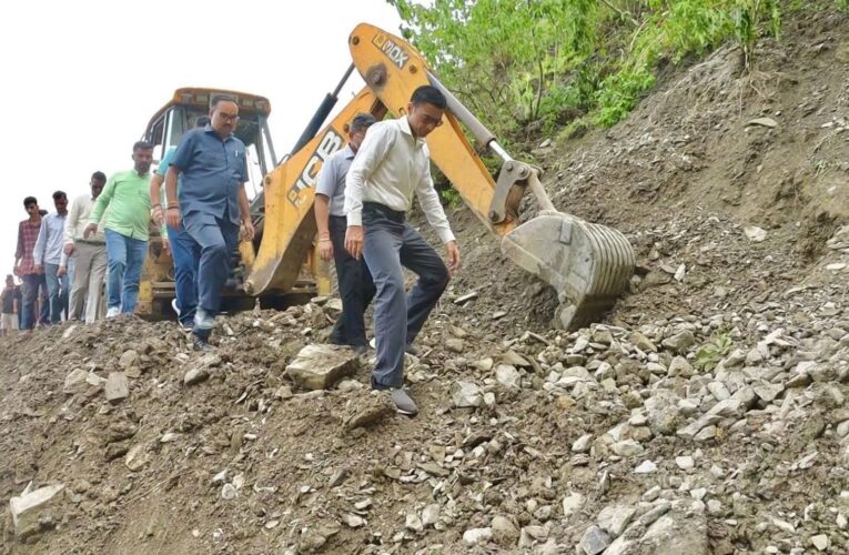 खेत, खलियान, निजी भवन, का  अधिकाधिक मुआवजा बट जाए आज रात तक: डीएम