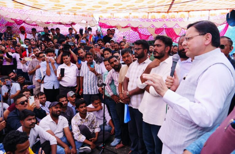 युवाओं के बीच पहुंचे सीएम पुष्कर सिंह धामी, परीक्षा प्रकरण में सीबीआई जांच की संस्तुति, युवाओं के मन में किसी भी तरह का संदेह, शंका नहीं रखना चाहती है सरकार