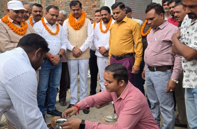 क्षेत्र का विकास सरकार की प्राथमिकता में शामिल: आदेश चौहान, रानीपुर विधायक ने शिवालिकनगर नगरपालिका क्षेत्र के विभिन्न वार्डो की सड़कों एवं नालियों के पुनर्निर्माण का कार्य शुरू कराया