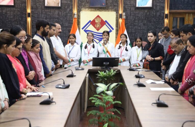 राष्ट्रगीत वंदे मातरम् के 150 वर्ष पूर्ण होने पर जनपद देहरादून में गूंजा देशभक्ति का स्वर