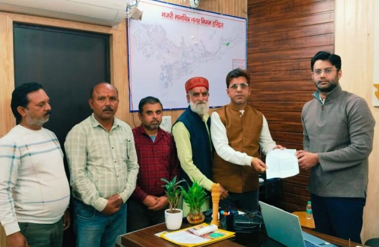 महानगर व्यापार मंडल के जिलाध्यक्ष सुनील सेठी ने प्रतिनिधिमंडल के साथ नगर आयुक्त को सौंपा ज्ञापन पत्र, आवारा पशुओं और बंदरों के आतंक से निजात दिलाने की मांग की