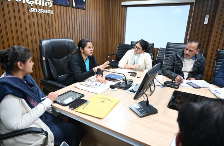 जनपद टिहरी को प्लास्टिक मुक्त किए जाने हेतु जिला प्रशासन की नई मुहिम, डीएम टिहरी ने जनप्रतिनिधियों, अधिकारियों एवं होटल एसोसिएशन के साथ की बैठक, स्वच्छता को लेकर होटलों की होगी ग्रीन रेटिंग