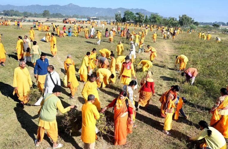 धर्मनगरी हरिद्वार को स्वच्छ एवं क्लीन जनपद बनाने के लिए सभी तहसीलों एवं विकास खंडों में अधिकारी स्वयं धरातल पर उतारकर साफ सफाई व्यवस्था की मॉनिटरिंग