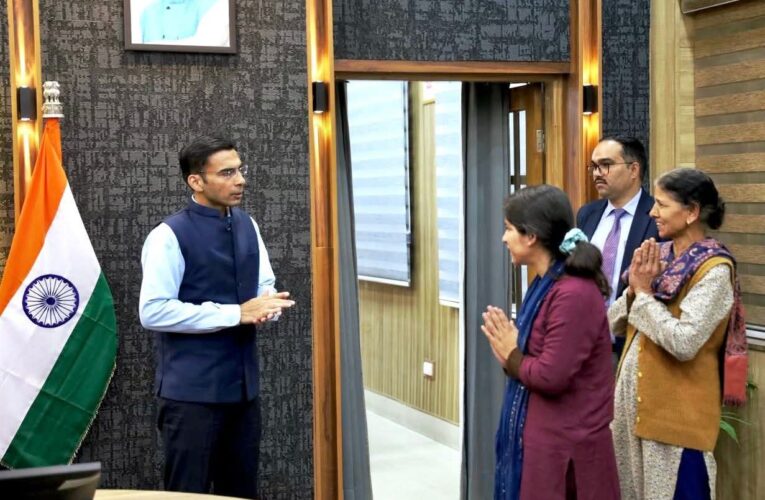 बिन पिता की निर्धन होनहार इंजीनियर बिटिया को प्रतिष्ठित संस्थान में बतौर लैब आफिसर्स नियुक्ति, सीएम के संकल्प शिक्षित बेटियां सशक्त समाज को चरितार्थ करता जिला प्रशासन, रोजगार शिक्षा मदद का एकल प्रशासनिक स्ट्रोक