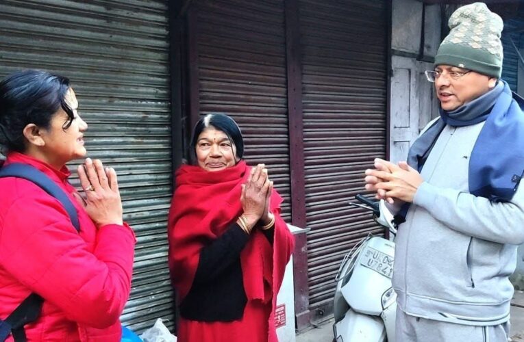 मुख्यमंत्री पुष्कर सिंह धामी ने नैनीताल में मॉर्निंग वॉक के दौरान जनता से की मुलाकात, नैना देवी मंदिर सौंदर्यीकरण कार्यों का निरीक्षण