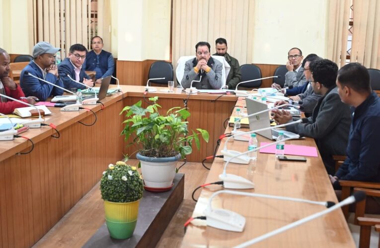 जमरानी बांध परियोजना को समयबद्ध रूप से पूर्ण करने के निर्देश ताकि महत्वाकांक्षी परियोजना को ससमय राष्ट्र को समर्पित किया जा सके, बांध निर्माण कार्य में विलम्ब करने पर संबंधी कम्पनी पर लगाई जाए पेनल्टी, सांसद अजय भट्ट ने जमरानी बांध परियोजना की प्रगति की विस्तार से समीक्षा की