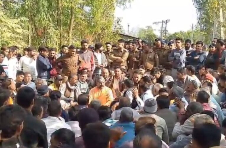 कलियर के हद्दीपुर गाँव में सड़क हादसा, बजरी से भरी ट्रैक्टर-ट्रॉली ने बाइक सवार दो व्यक्तियों को कुचला, मौके पर दोनों की मौत