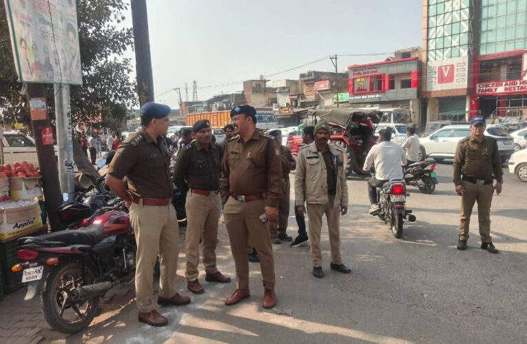 मंगलौर में पुलिस ने चलाया सघन चेकिंग अभियान, संदिग्ध व्यक्तियों और वाहनों पर नजर रखी गई, बस स्टैंड समेत प्रमुख स्थानों पर ट्रैफिक नियमों का उल्लंघन करने वाले वाहन चालकों के खिलाफ की गई कार्रवाई