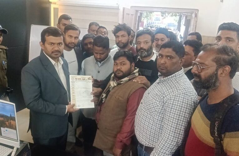 प्रेस क्लब रुड़की रजि. संगठन के पदाधिकारियों ने अध्यक्ष बबलू सैनी के नेतृत्व में ज्वाइंट मजिस्ट्रेट से की मुलाकात, पत्रकार के साथ हुई घटना में बारे में कराया अवगत, मुख्यमंत्री के नाम सौंपा ज्ञापन