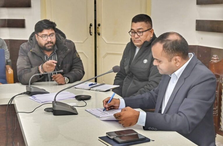 हरिद्वार: जनसुनवाई कार्यक्रम में 80 समस्याएं की गए दर्ज गई, जिसमें से मौके पर 35 समस्याओं का किया निराकरण, शेष शिकायतों को संबंधित अधिकारियों को दिए त्वरित निराकरण के निर्देश