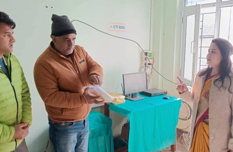 बागेश्वर डीएम आकांक्षा कोंडे ने किया ईवीएम वेयरहाउस का त्रैमासिक निरीक्षण, सभी ईवीएम एवं वीवीपैट मशीनें डबल लॉक में सुरक्षित पाई गईं