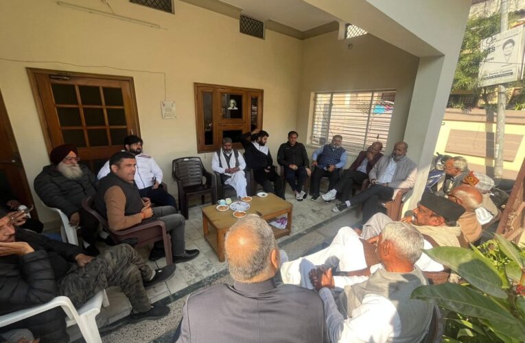 रुड़की से बड़ी संख्या में कांग्रेस कार्यकर्ता जाएंगे 14 दिसंबर को दिल्ली में आयोजित होने वाली वोट चोर गद्दी छोड़ रैली में, रैली की तैयारी को लेकर बैठक जिलाध्यक्ष राजेन्द्र चौधरी के कैम्प कार्यालय पर आयोजित