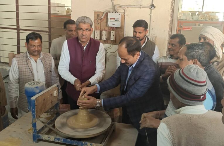रुड़की में माटी कला शिल्प प्रशिक्षण कार्यक्रम का शुभारंभ, कार्यक्रम में राज्यमंत्री शोभाराम प्रजापति रहे मुख्य अतिथि