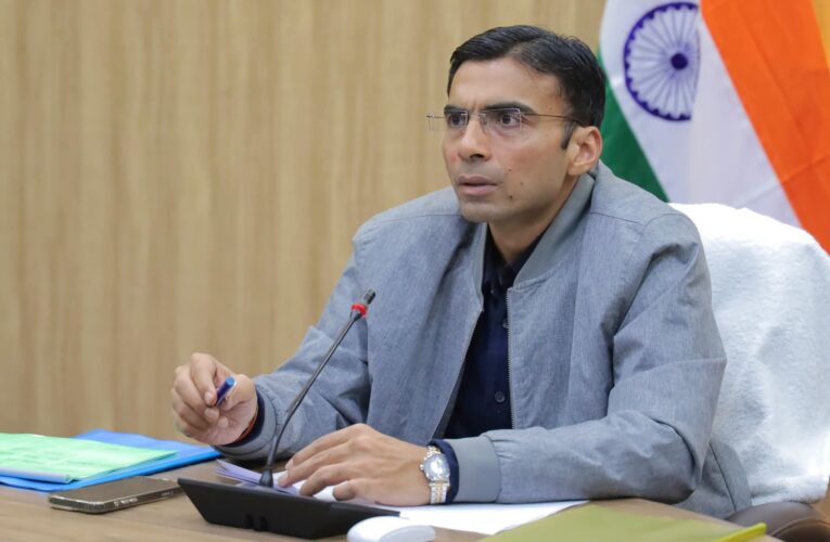 सम्पति लालच: अतिक्रमित किए पिता के अधिकार, पिता को सड़क पर ले आया पुत्र, जिला प्रशासन बना मददगार, अब डीड रद्द, कूटरचित दस्तावेज से बुजुर्ग की सम्पति कराई पत्नी के नाम, डीएम ने दर्ज कराया मुकदमा, गिफ्ट डीड रद्द