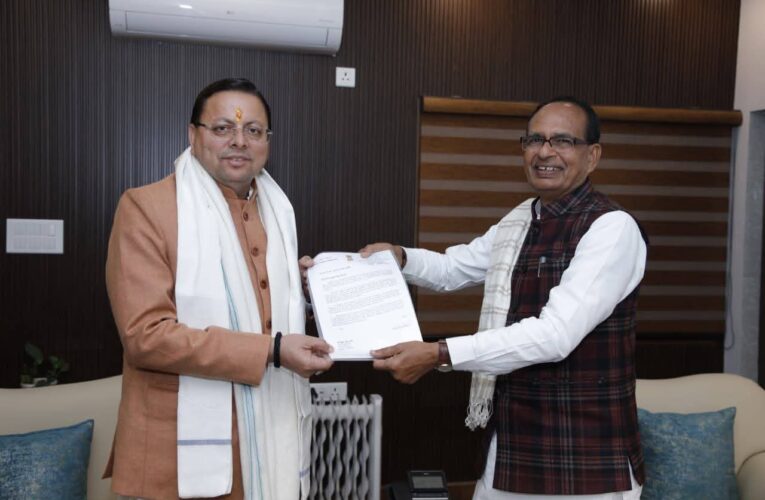 उत्तराखण्ड की 184 ग्रामीण सड़कों के निर्माण के लिए ग्रामीण विकास मंत्रालय भारत सरकार ने मंजूर की रू. 1700 करोड़ रुपये की धनराशि, सीएम धामी के प्रयासों से मिली स्वीकृति, मुख्यमंत्री ने नई दिल्ली में केंद्रीय ग्रामीण विकास एवं कृषि मंत्री से की भेंट