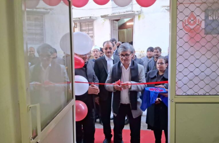 नैनीताल न्यायालय में मानवता का उत्सव, न्यायाधीशों व अधिवक्ताओ ने किया रक्तदान