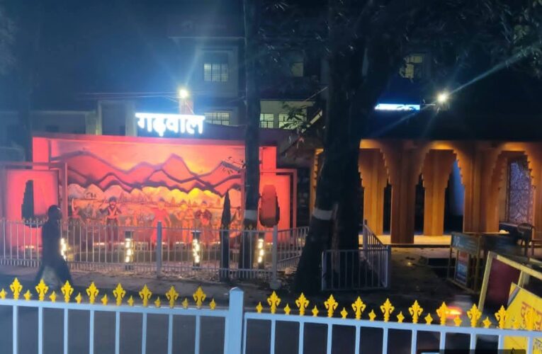 गढ़- कुमाऊ की लोक संस्कृतिक धरोहर की झलक कुठालगेट पर पर्यटकों, यात्रियों को राज्य की संस्कृति, लोकपरम्परा का कर रहा स्मरण, सीएम की प्रेरणा से जनमानस को सुगम सुविधा हेतु जिला प्रशासन प्रतिबद्ध, शहर में ब्यूटीकेशन का कार्य युद्धस्तर पर जारी