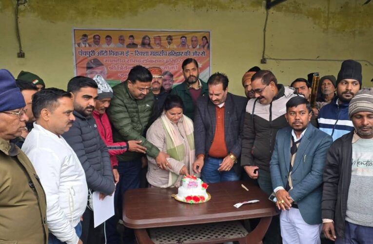 सेवा दिवस के रूप में बनाया गया हरिद्वार सांसद त्रिवेन्द्र सिंह रावत का जन्मदिन, महापौर किरण जैसल ने किया रक्तदान शिविर का उद्घाटन