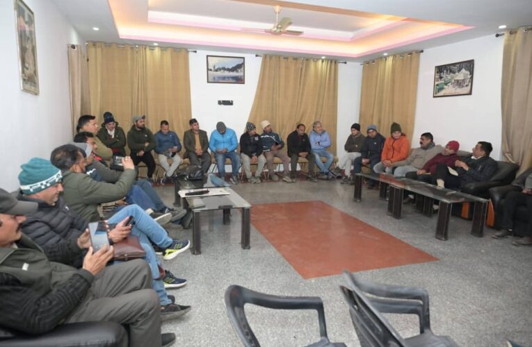 डीजी सूचना ने जीएमवीएन में की प्रेस वार्ता, देवभूमि रजत उत्सव की रूपरेखा पर डाली रोशनी