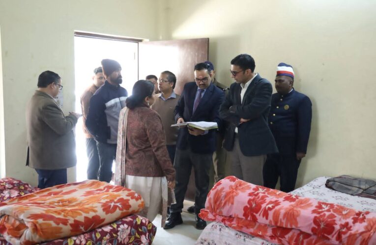 देहरादून डीएम सविन बंसल ने परखी रेनबसेरों की व्यवस्था, नगर निगम को दिए आवश्यक दिशा-निर्देश