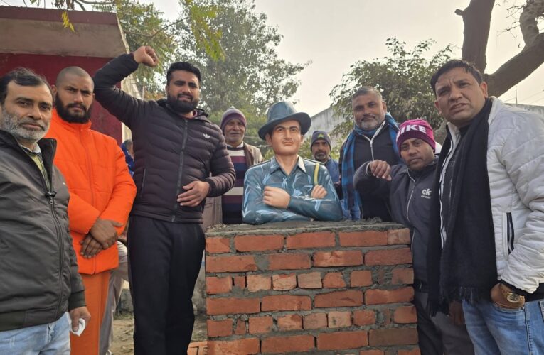 शहीद विकास सैनी की पुण्यतिथि पर सैनी महापंचायत संगठन द्वारा पथरी पुल बहादरपुर पर शहीद प्रतिमा स्थापित की गई