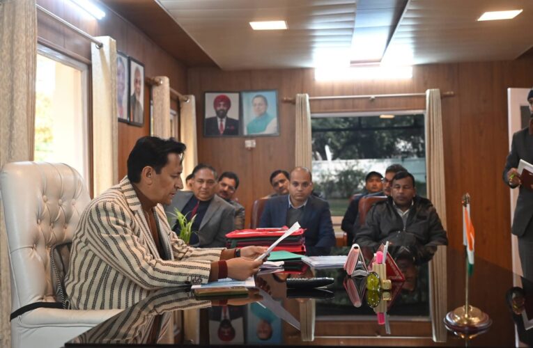 कुमाऊं कमिश्नर दीपक रावत ने जमरानी बहुउद्देशीय बांध परियोजना के निर्माण कार्यों की समीक्षा की