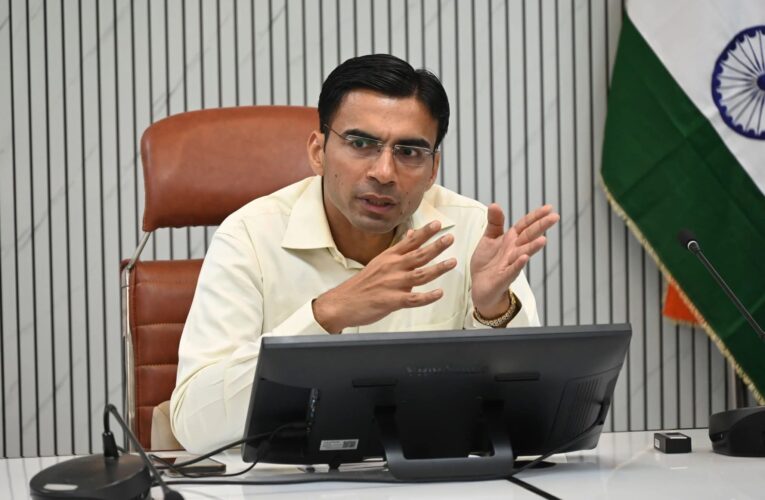 अवैध वसूली; भ्रष्टाचार की शिकायत पर डीएम सविन बंसल का सख्त एक्शन; पटवारी निलंबित