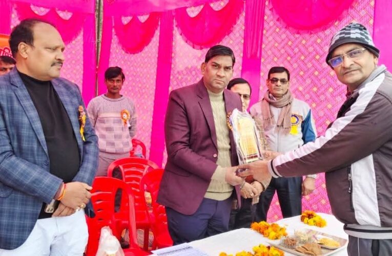 थीथकी कवायतपुर गांव में वॉलीबॉल टूर्नामेंट 2026 का आयोजन, मुख्य अतिथि फार्मेसी अधिकारी एवं जिला अध्यक्ष राजकीय फार्मेसी अधिकारी संघ जनपद हरिद्वार के अध्यक्ष ब्रिजेश कुमार ने किया उद्धघाटन, कहा-खेलेगा इंडिया तो फिट रहेगा इंडिया अगर अपना स्वास्थ्य ठीक रखना है तो खेल जरूरी