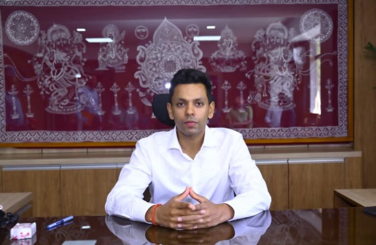 सोशल मीडिया से प्राप्त शिकायत का जिलाधिकारी अंशुल सिंह ने लिया संज्ञान, पोस्ट में फेसबुक संचालक ने उनकी पत्नी का अल्ट्रासाउंड बेस अस्पताल में नहीं होने की शिकायत की थी